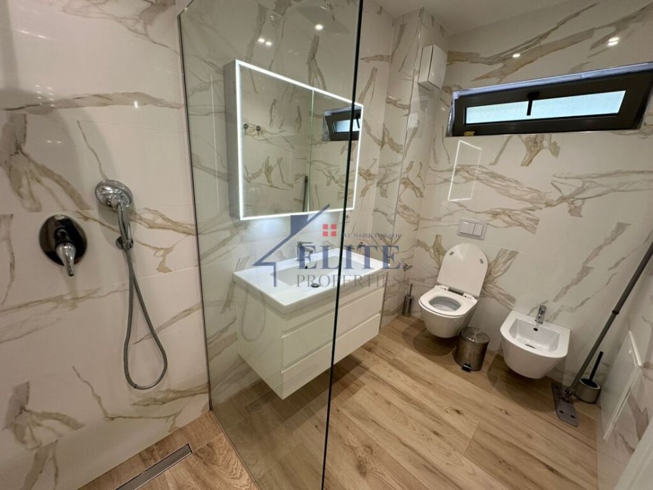 Tirane, jepet me qera apartament duplex 2+1 Kati 0, 132 m² 1.400 € (Olive Grove)