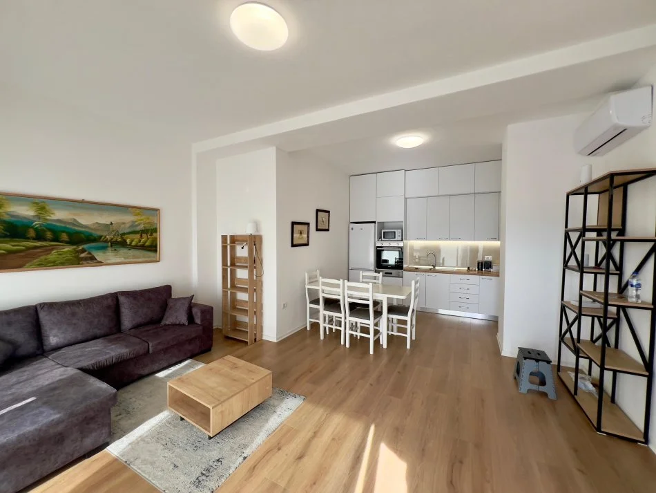 Tirane, jepet me qera apartament 2+1+Ballkon Kati 10, 100 m² 800 € (rruga frosina plaku)