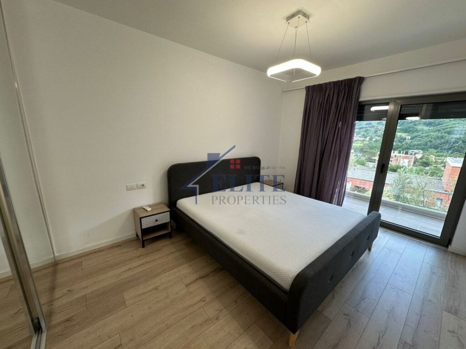 Tirane, jepet me qera apartament duplex 2+1 Kati 0, 132 m² 1.400 € (Olive Grove)