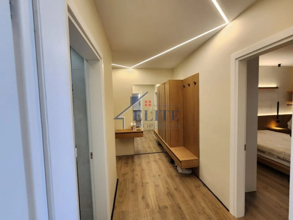 Tirane, jepet me qera apartament 1+1+Ballkon Kati 6, 74 m² 500 € (Pallatet Cabej)