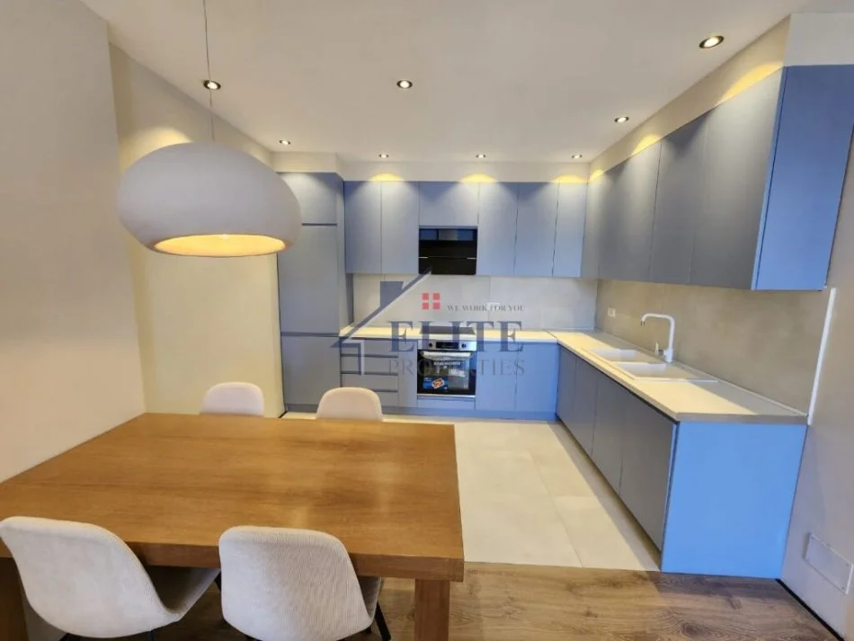 Tirane, jepet me qera apartament 1+1+Ballkon Kati 6, 74 m² 500 € (Pallatet Cabej)