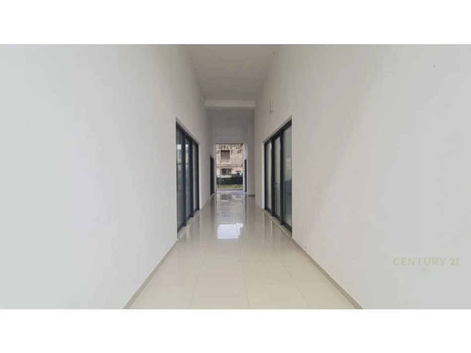 Tirane, shitet dyqan Kati 1, 16 m² (Ali Dem)