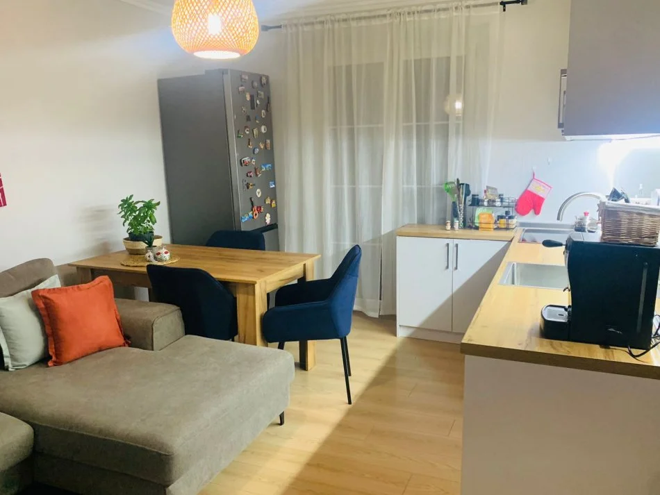 Tirane, jepet me qera apartament 2+1+Aneks+Ballkon, Kati 3, 64 m² 600 € (Rruga Jordan Misja)