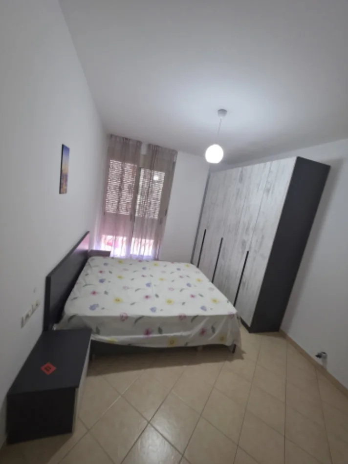 Tirane, jepet me qera apartament 1+1 Kati 6, 65 m² 420 € (Bar Sorriso tek Vila L ne Astir)