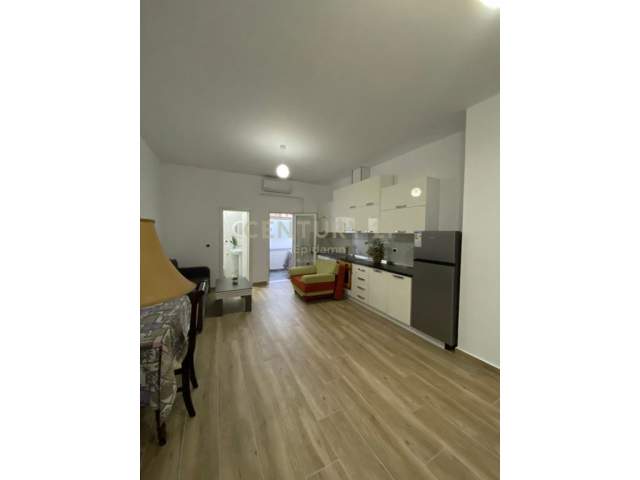 Jepet me qira apartament 1+1 ne shkozet !