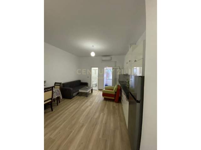 Jepet me qira apartament 1+1 ne shkozet !
