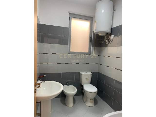 Durres, jepet me qera apartament 2+1 Kati 10, 100 m² 400 Euro (..)
