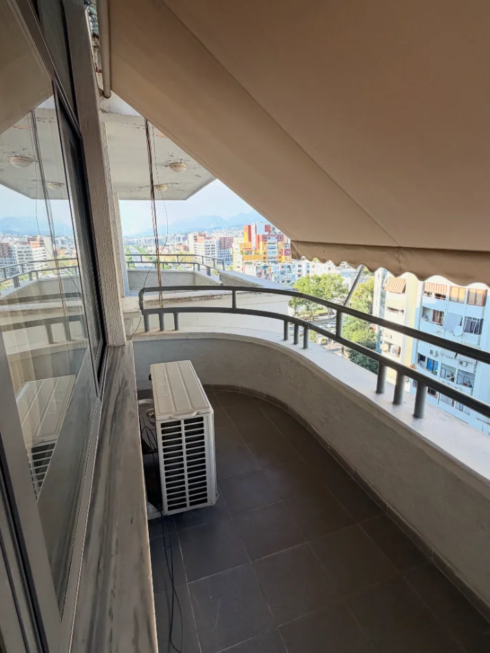 Shqiperi, jepet me qera apartament 2+1+Ballkon Kati 10, 100 m² 800 € (zogu i pare)
