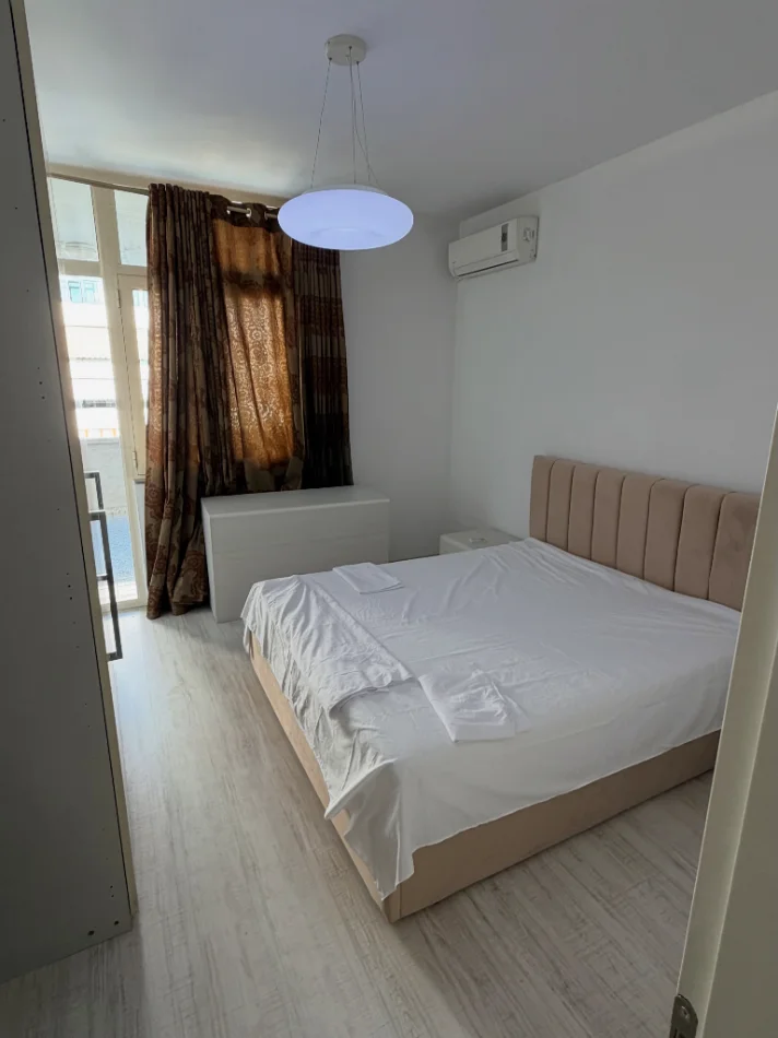 Shqiperi, jepet me qera apartament 2+1+Ballkon Kati 10, 100 m² 800 € (zogu i pare)