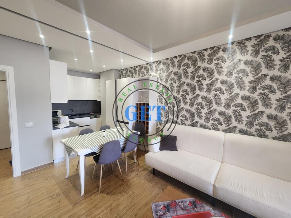 Durres, jepet me qera apartament 2+1 Kati 5, 80 m² 450 € (Stacioni Trenit, Durrës.)