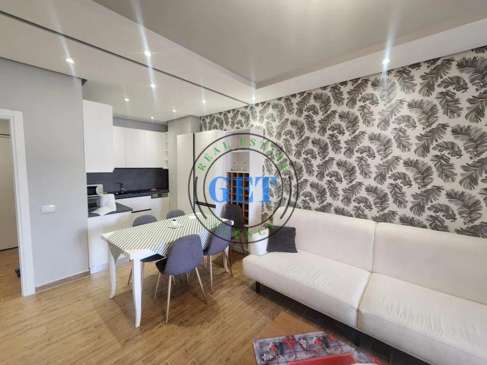 Durres, jepet me qera apartament 2+1 Kati 5, 80 m² 450 € (STACIONI TRENIT,DURRES)