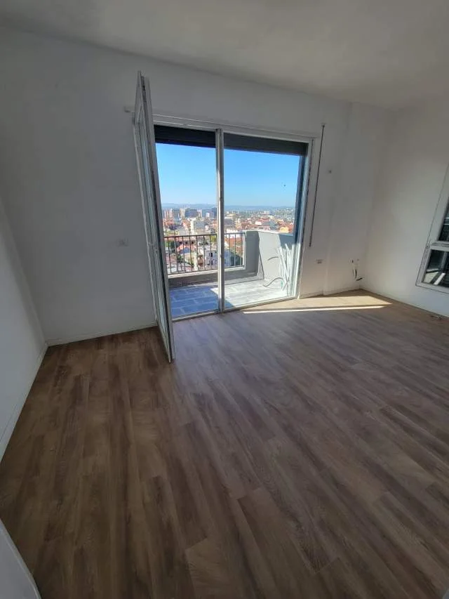 Tirane, shitet apartament 3+1 117 m² 160.000 Euro (5 Maji)
