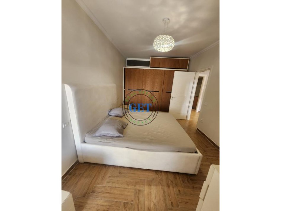 Durres, jepet me qera apartament 2+1 Kati 5, 80 m² 450 € (Stacioni Trenit, Durrës.)