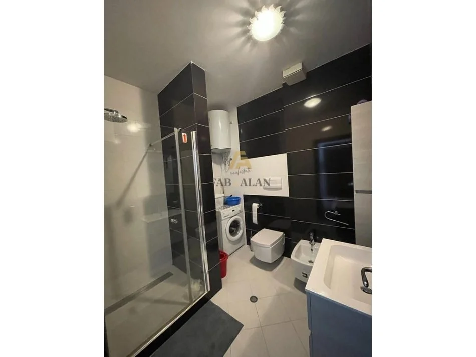 Tirane, jepet me qera apartament 1+1 Kati 4, 78 m² 850 € (Liqeni i Tiranes)