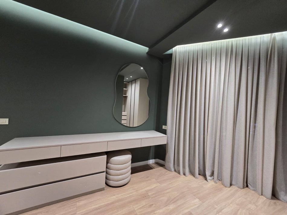 Tirane, jepet me qera apartament 2+1+Ballkon Kati 6, 104 m² 1.500 € (Golden Tower)