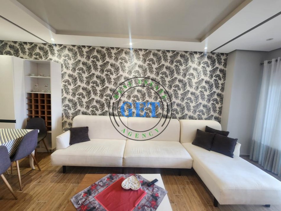 Durres, jepet me qera apartament 2+1 Kati 5, 80 m² 450 € (Stacioni Trenit, Durrës.)