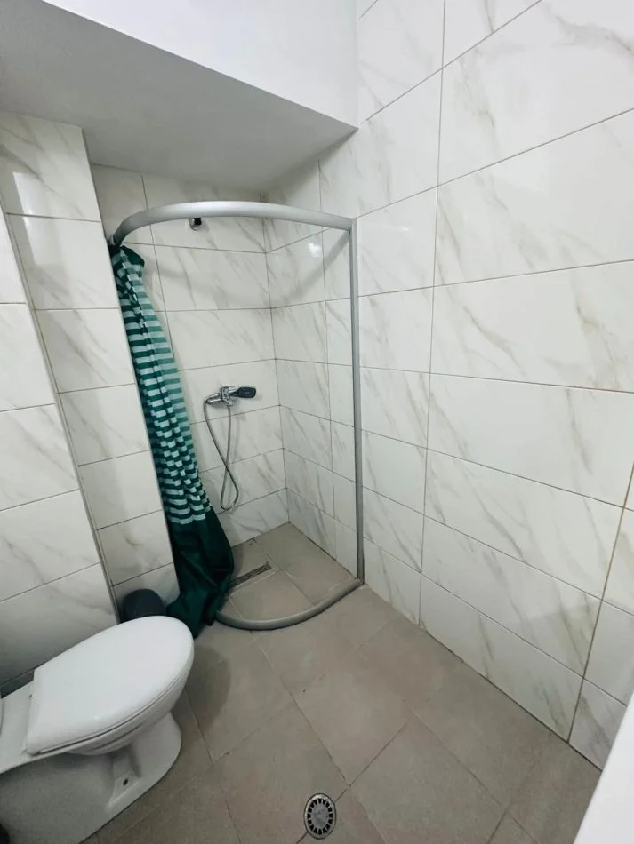 Tirane, jepet me qera apartament 1+1 Kati 2, 75 m² 500 € 