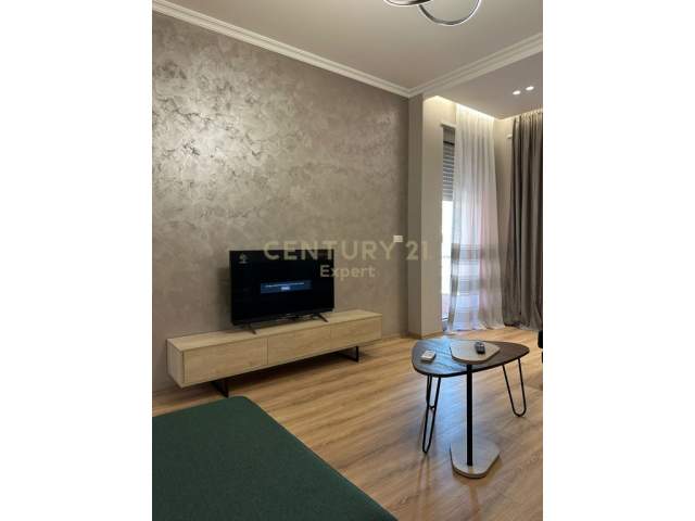 Tirane, jap me qera apartament 1+1 Kati 2, 78 m² 700 Euro (prane ring center)