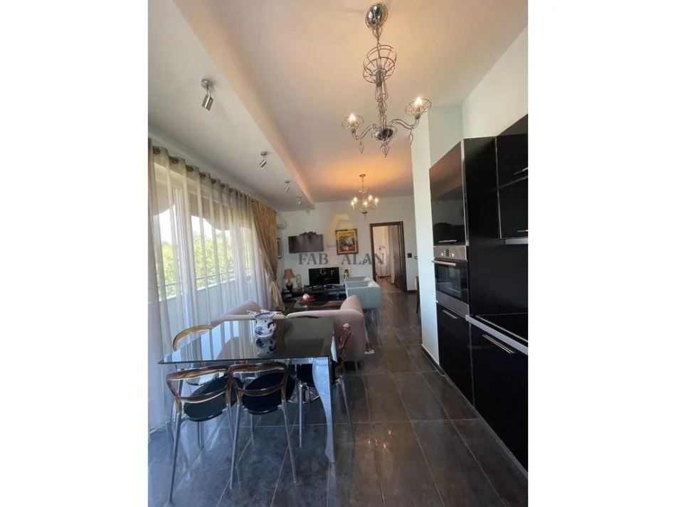 Tirane, jepet me qera apartament 1+1 Kati 4, 78 m² 850 € (Liqeni i Tiranes)