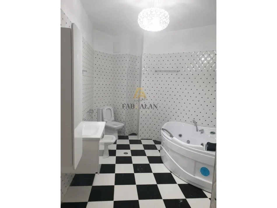 Tirane, jepet me qera apartament 3+1+3, 210 m² 1.000 € (Liqeni i Thate)