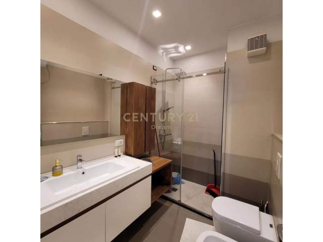 Tirane, jepet me qera apartament 2+1 Kati 7, 146 m² 1.400 Euro