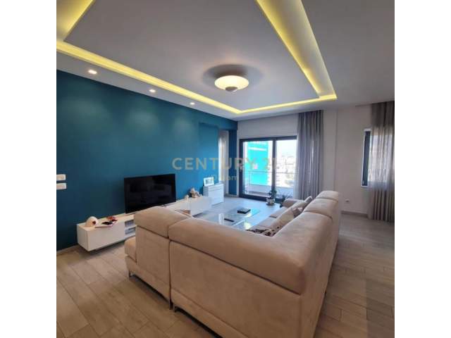Tirane, jepet me qera apartament 2+1 Kati 7, 146 m² 1.400 Euro