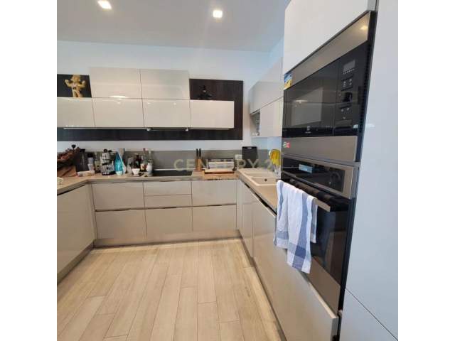 Tirane, jepet me qera apartament 2+1 Kati 7, 146 m² 1.400 Euro