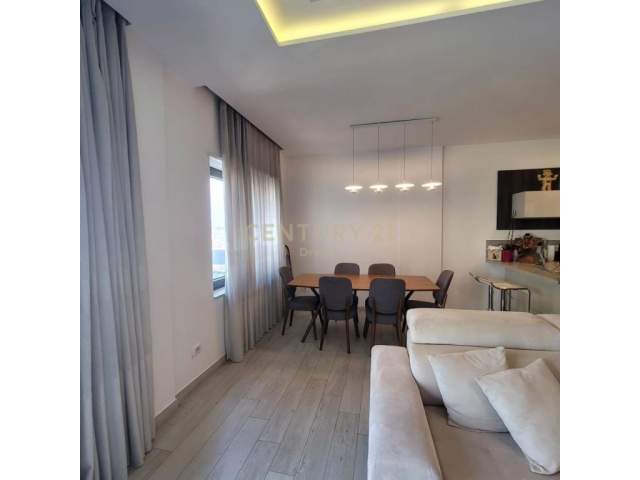 Tirane, jepet me qera apartament 2+1 Kati 7, 146 m² 1.400 Euro