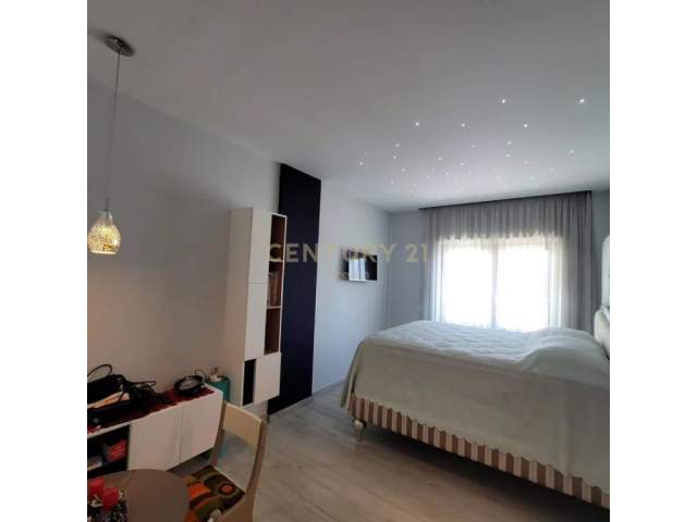 Tirane, jepet me qera apartament 2+1 Kati 7, 146 m² 1.400 Euro