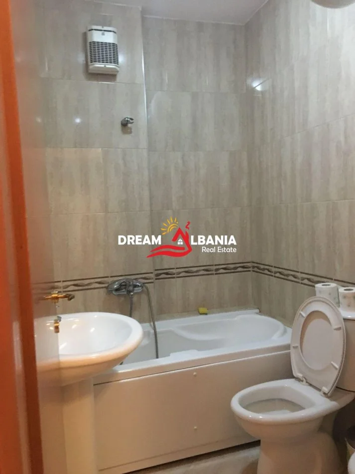 Tirane, jepet me qera apartament 2+1 Kati 10, 103 m² 900 € (9 katshet)