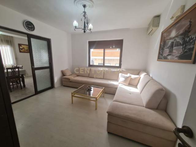 Durres, jepet me qera apartament 1+1 Kati 3, 60 m² 270 Euro (..)
