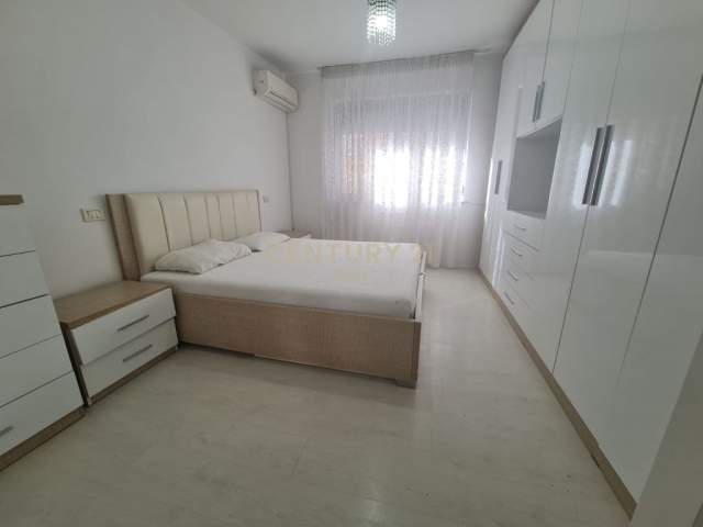 Durres, jepet me qera apartament 1+1 Kati 3, 60 m² 270 Euro (..)