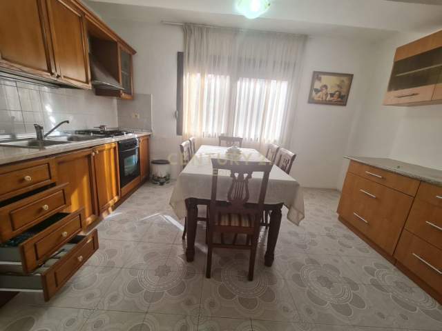 Durres, jepet me qera apartament 1+1 Kati 3, 60 m² 270 Euro (..)