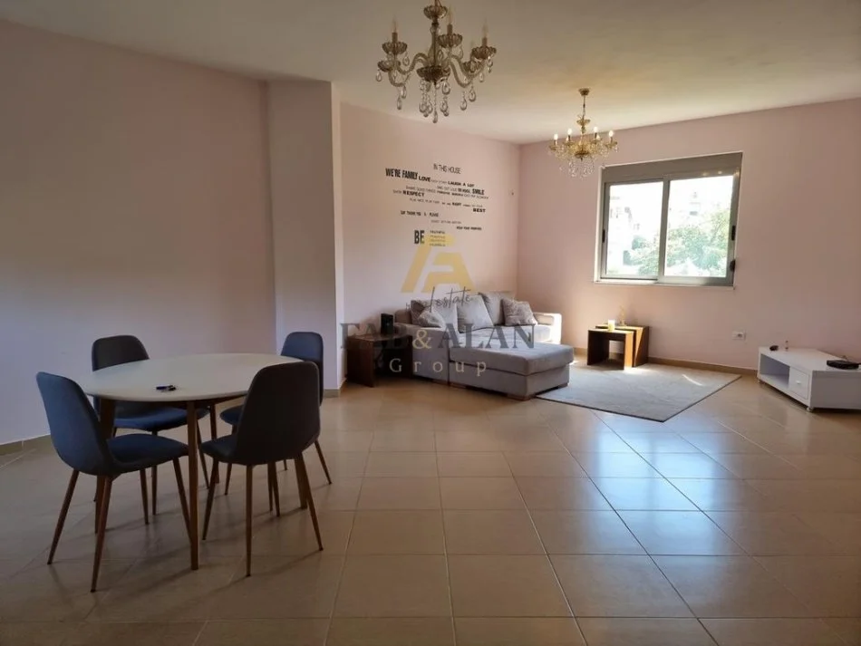 Tirane, jepet me qera apartament 3+1+3, 210 m² 1.000 € (Liqeni i Thate)