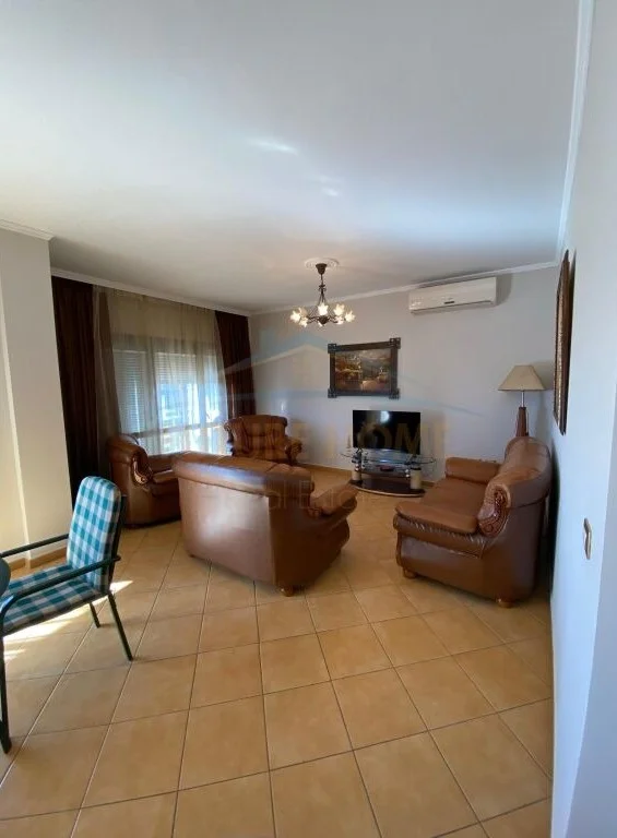 Tirane, jepet me qera apartament 2+1 Kati 7, 126 m² 700 € (Zogu i Zi)