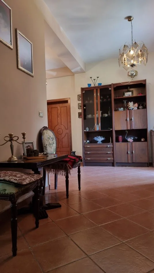 Tirane, shitet Vile 3 Katshe , 347 m² 280.000 € (Kamez)