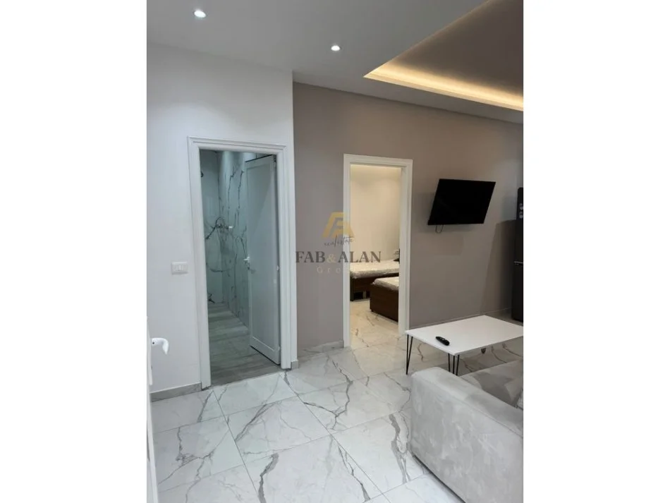 Tirane, jepet me qera apartament 1+1 Kati 1, 65 m² 450 € (5 Maji)