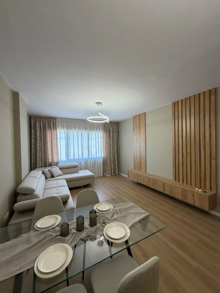 Tirane, shes apartament 1+1+Ballkon Kati 8, 73 m² 125.000 € (Prane Return Bar,rruge kreyesore)