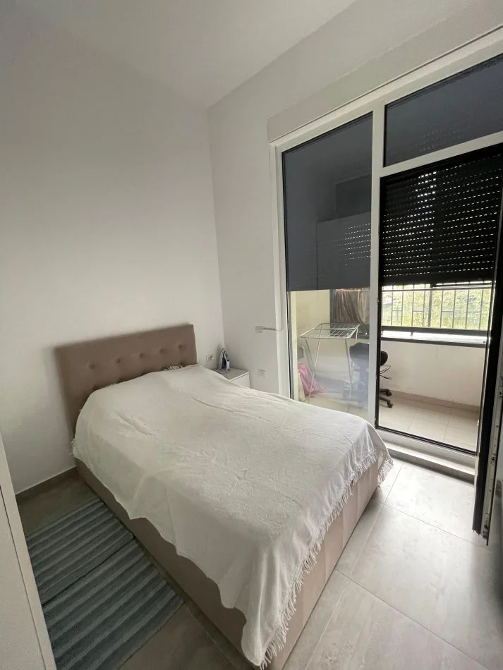 Okazion!!!! te Kompleksi Kontakt Tirane, shes apartament 1+1+Ballkon Kati 1, (Frosina Plaku