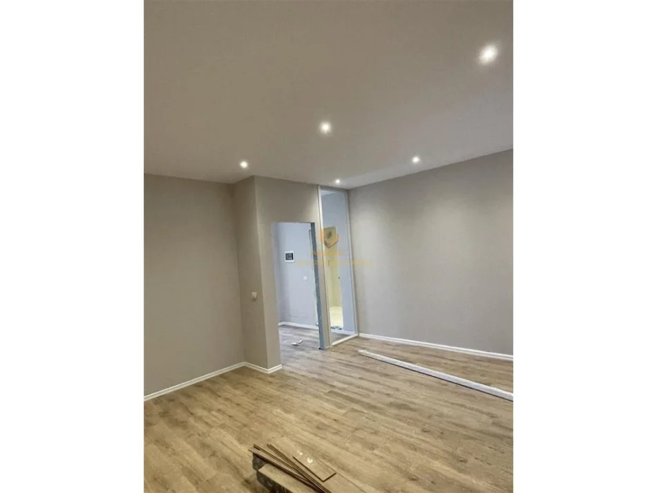 Vlore, shitet apartament 2+1+Ballkon Kati 1, 100 m² 149.000 € (lungomare)