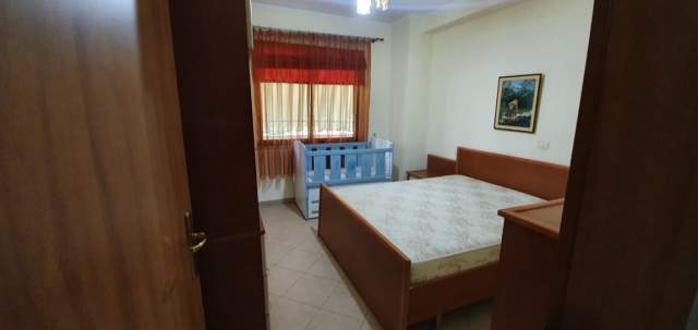 Tirane, jepet me qera apartament 2+1+BLK Kati 4, 90 m² 400 Euro (prane Big Market)