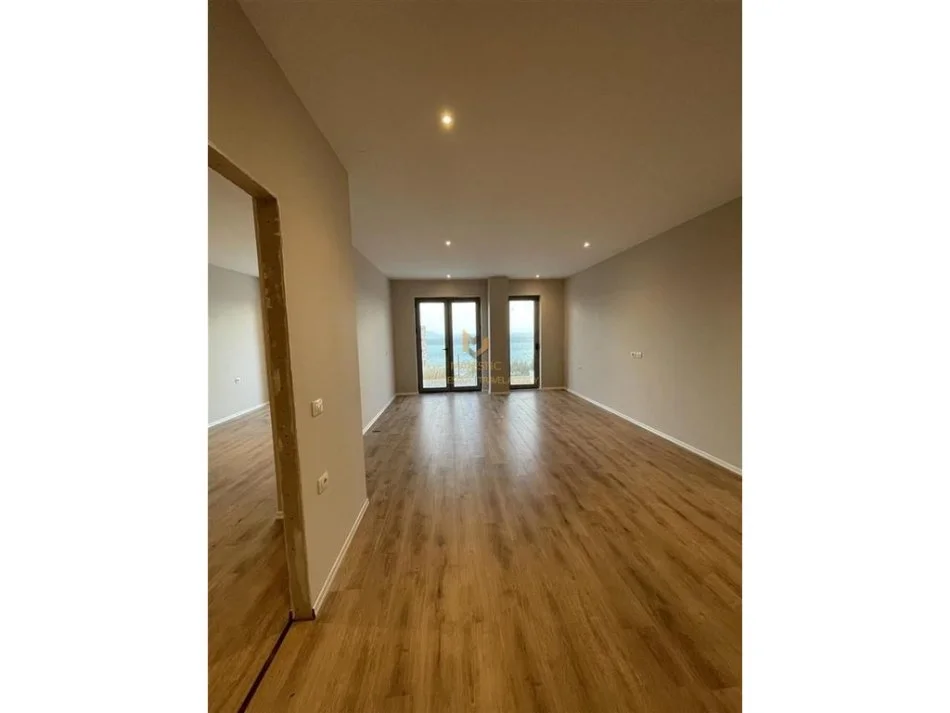 Vlore, shitet apartament 2+1+Ballkon Kati 1, 100 m² 149.000 € (lungomare)