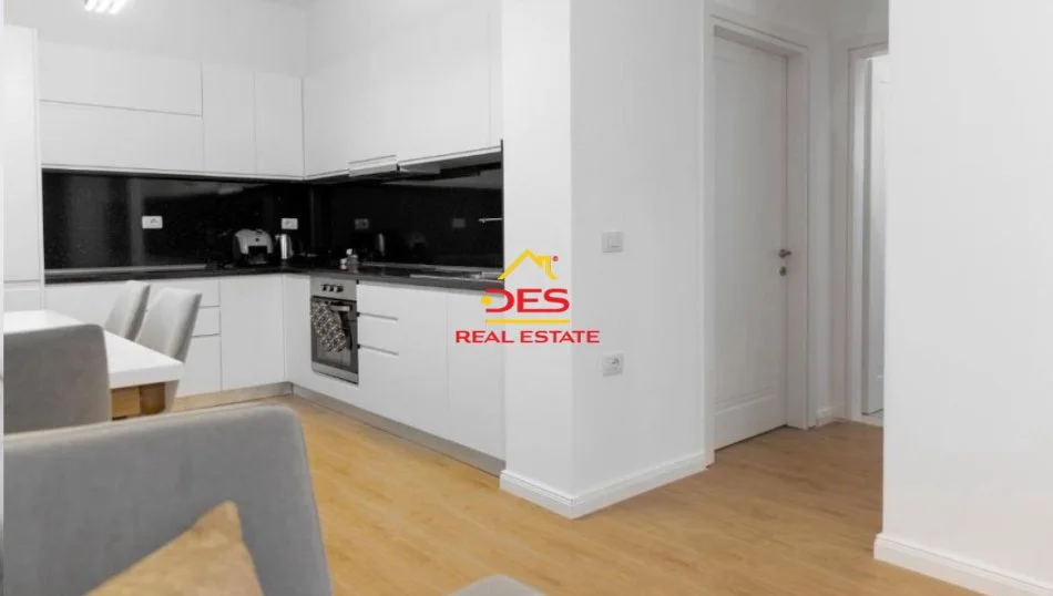 Vlore, jepet me qera apartament 2+1+Ballkon Kati 4, 110 m² 500 € (Rruga Murat Tërbaçi)