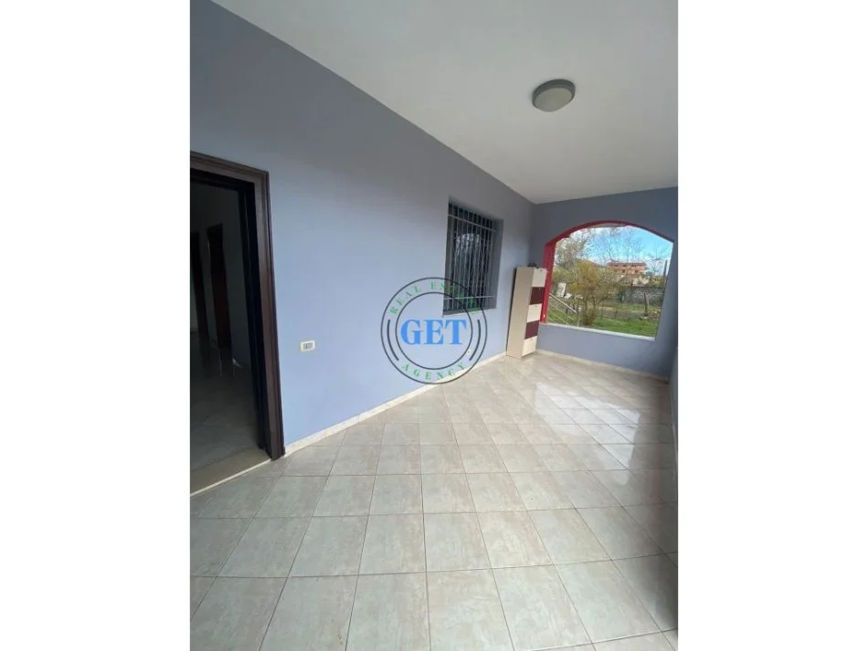 Durres, jepet me qera apartament 1+1 Kati 1, 70 m² 250 € (Plazh Hekurrudha, Durres)