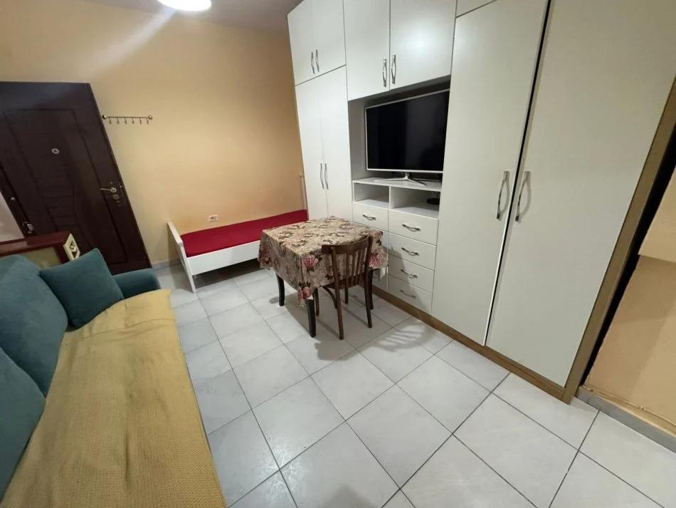 Garsoniere me qera tek Stacioni i Trenit (330 Euro)