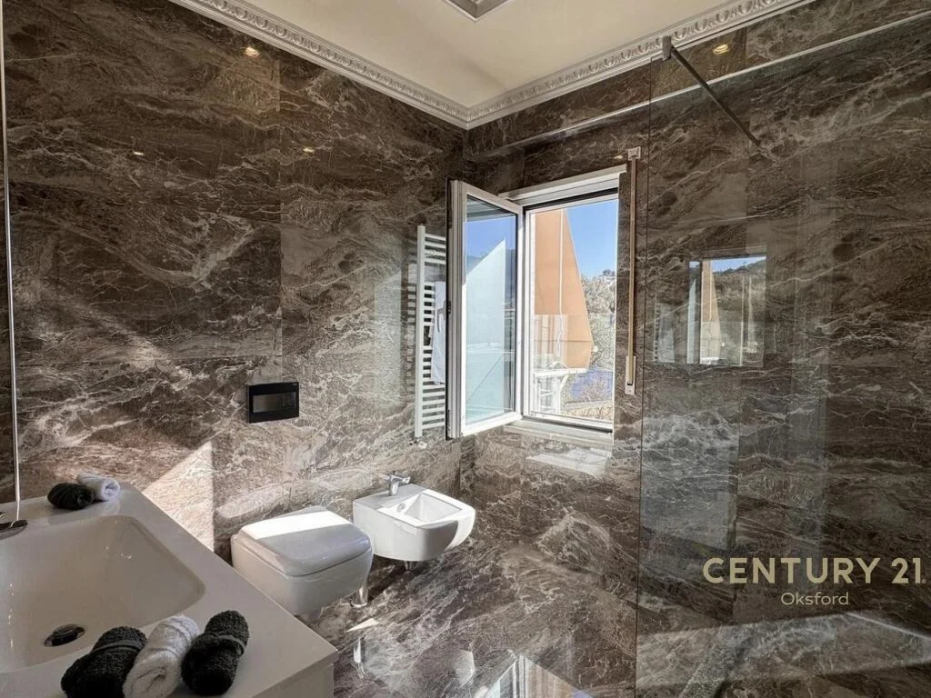 SHESIM APARTAMENT LUKSOZ TEK LIQENI I THATE PRANE RADISSON!