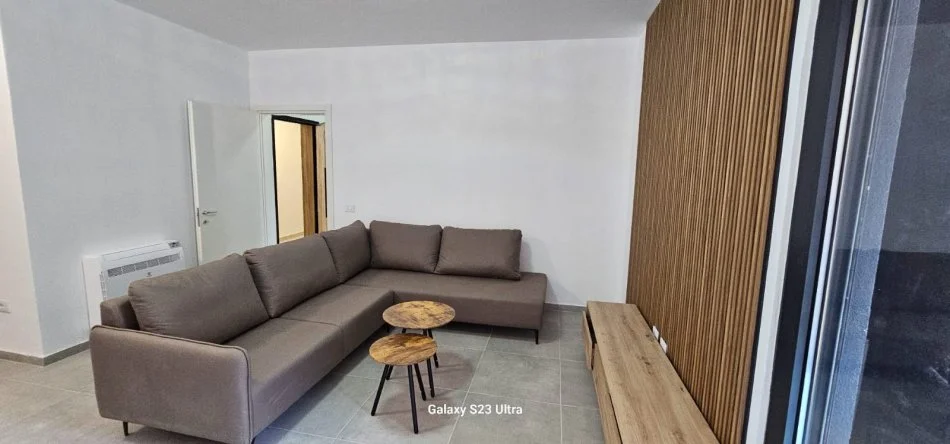 Tirane, jepet me qera apartament 1+1+Ballkon Kati 4, 70 m² 550 € 