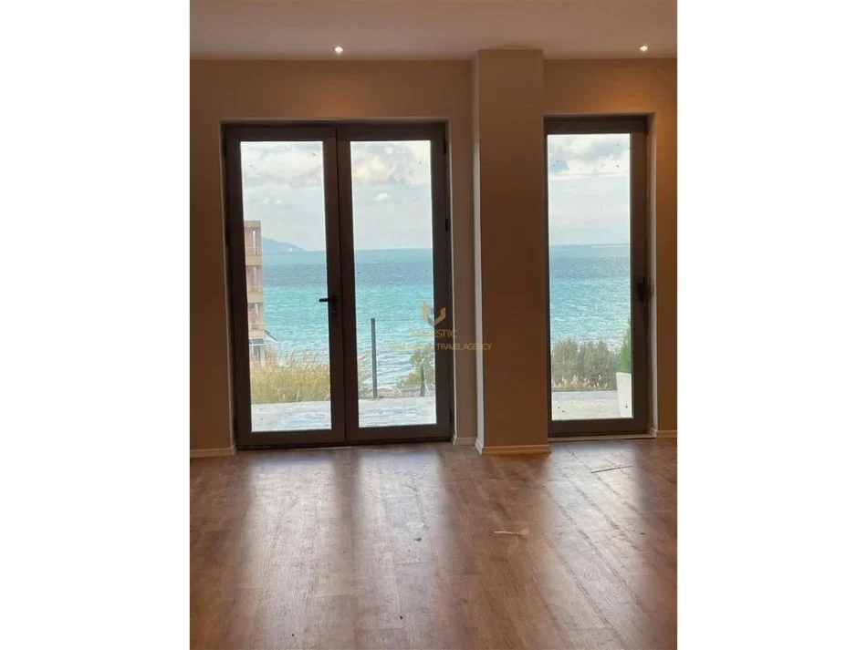 Vlore, shitet apartament 2+1+Ballkon Kati 1, 100 m² 149.000 € (lungomare)