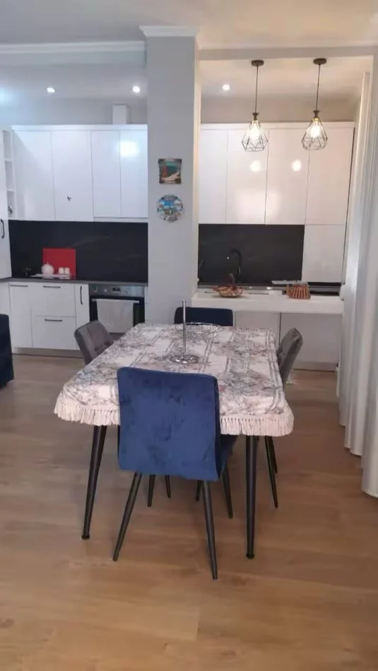 Tirane, jepet me qera apartament 1+1+Ballkon Kati 4, 70 m² 800 € (Myslym Shyri)
