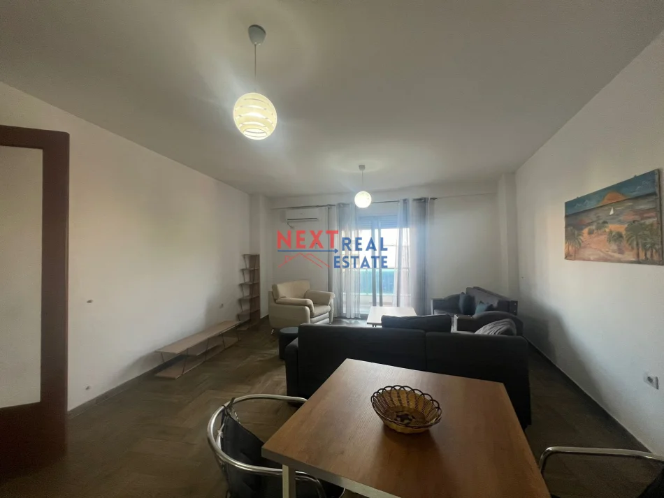 Vlore, jepet me qera apartament 1+1+Ballkon Kati 4, 300 € (XHAMIA, VLORE)